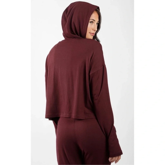 90 DEGREES BY REFLEX Heathered Thumbhole Cuff Cropped Hoodie, Cabernet, L, NWT - Picture 5 of 7